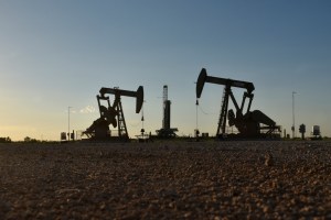 El petróleo baja tras nuevo aumento de los stocks de EEUU