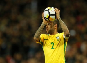 Dani Alves reemplazará a Neymar como capitán de Brasil en la Copa América