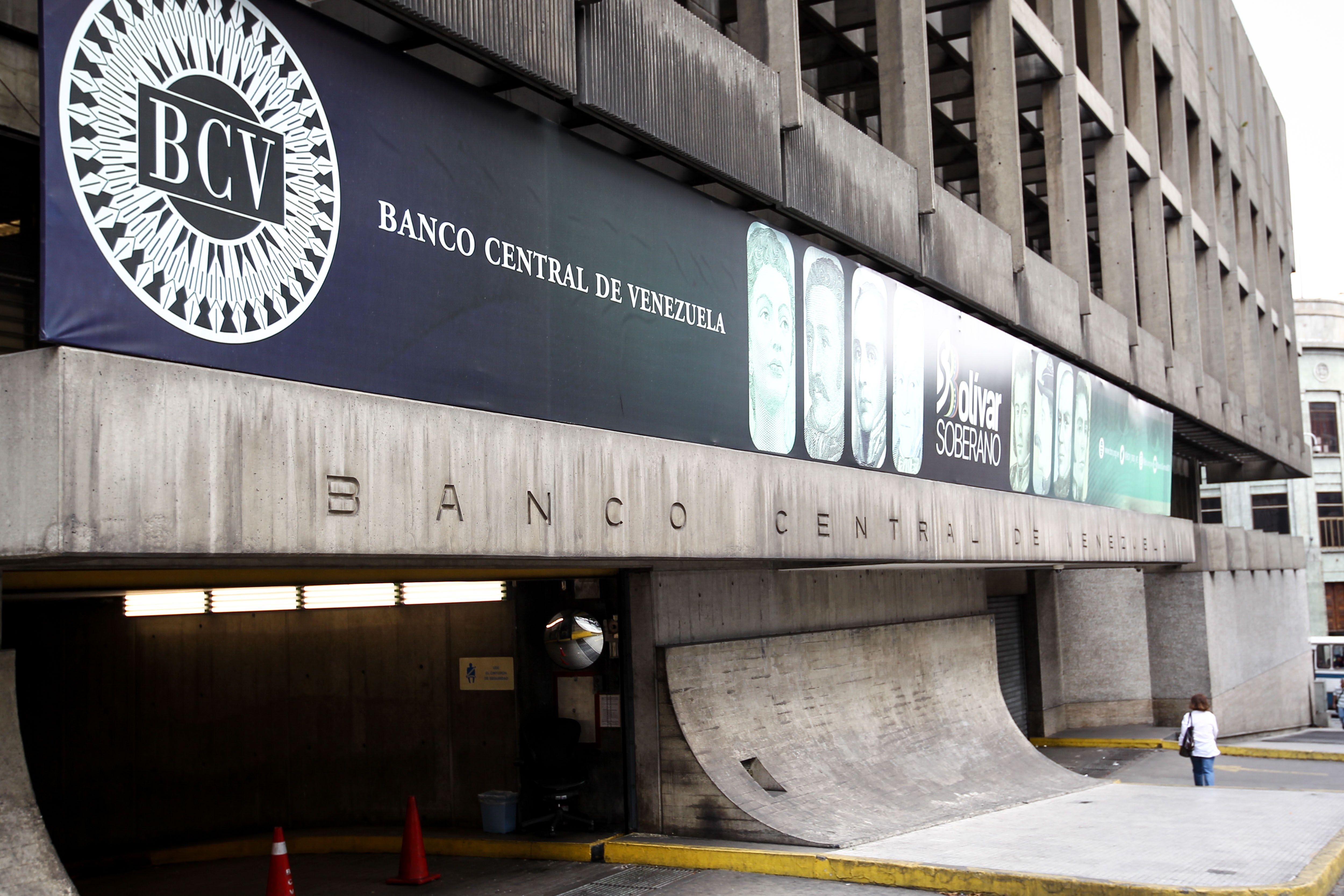 BCV acordó reducir el encaje bancario a 93%