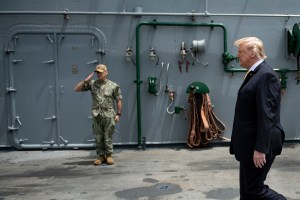 Pentágono confirma que se intentó esconder al “USS McCain” de Donald Trump