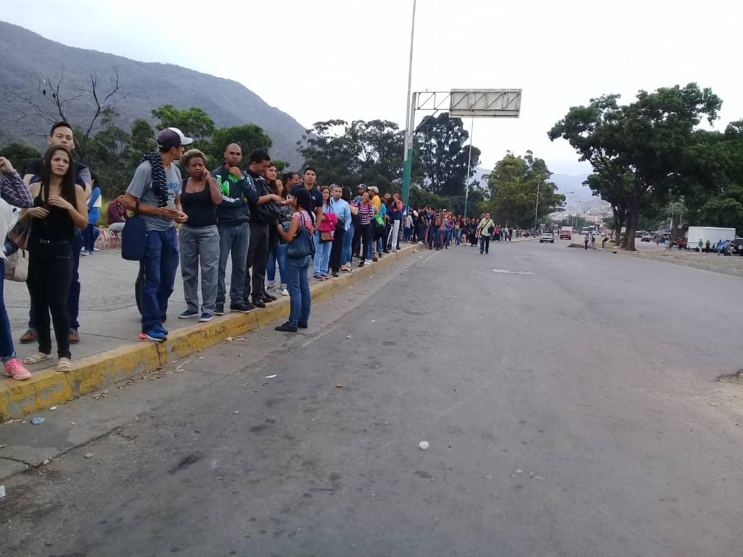 Al menos cuatro líneas de transporte público en Caracas también se encuentran de paro #8May (video)