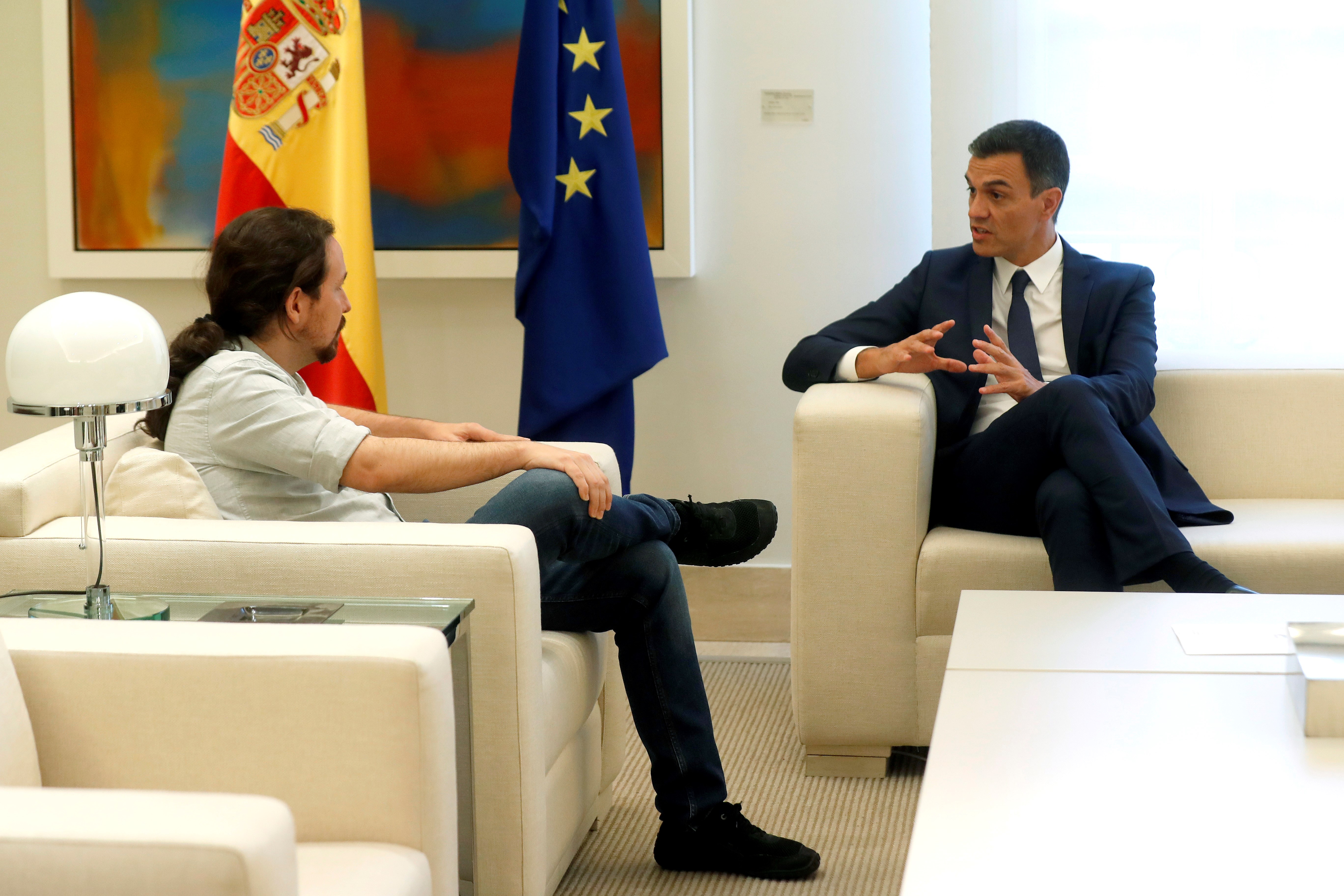 Iglesias discute con Sánchez y le avisa que no descarta rechazar su investidura