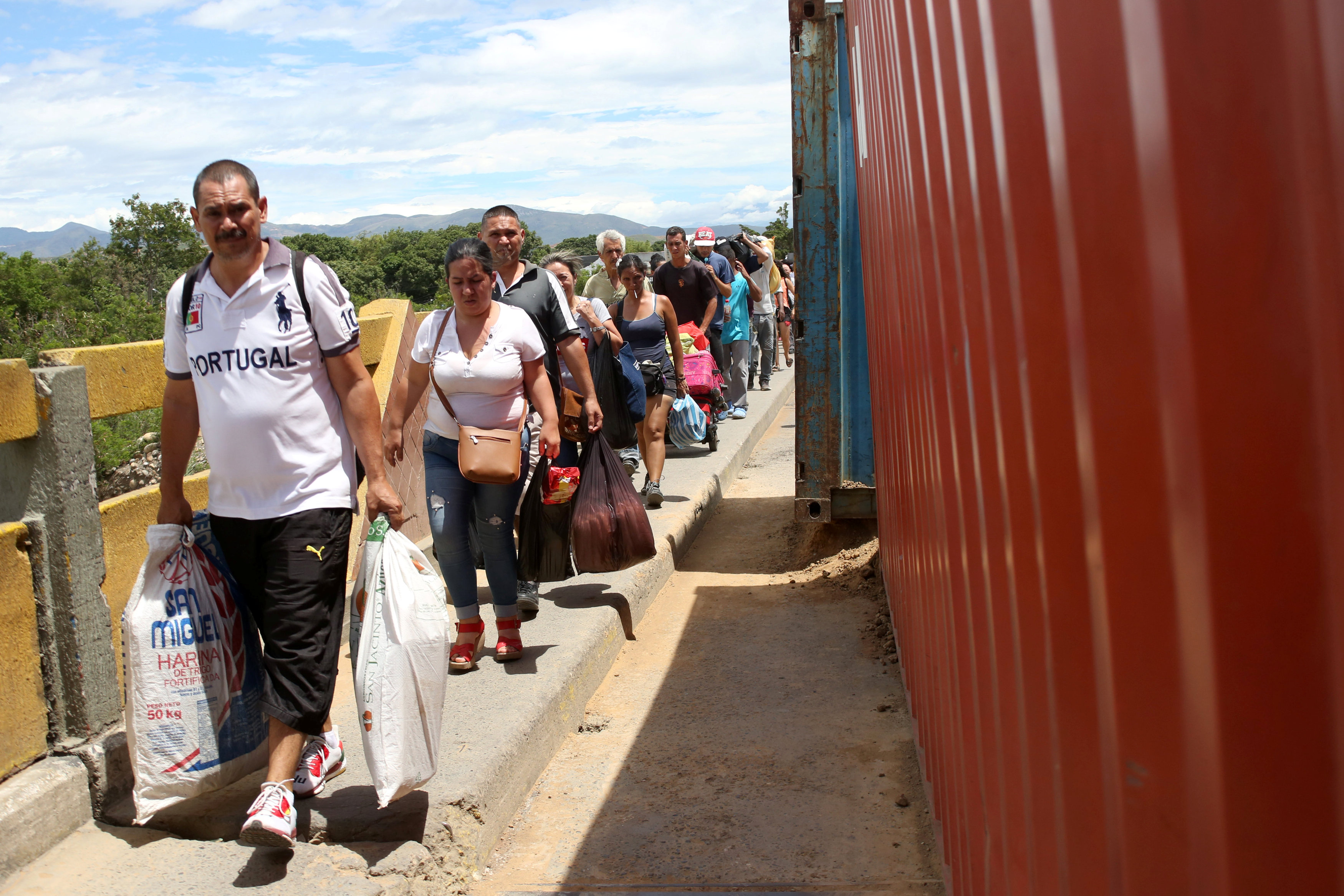 Migración Colombia afirmó que retiro de contenedores permitirá abastecimiento de venezolanos