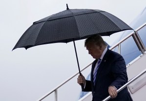 Trump llega a Osaka para participar en la cumbre del G20