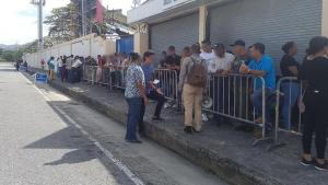 Cientos de venezolanos acudieron al primer día de registro en Trinidad y Tobago (VIDEO)