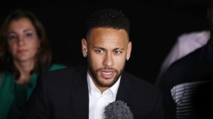 El caso de violación de Neymar llegó a Francia: la Policía incautó videos de las cámaras de seguridad del hotel