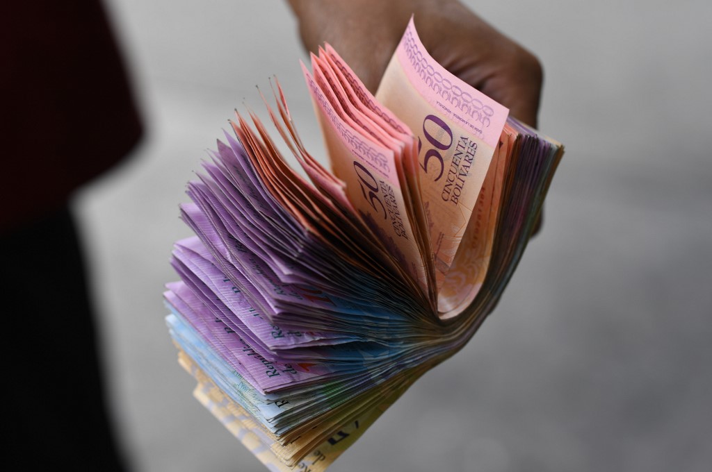 A menos de 5 dólares: Régimen de Maduro anuncia aumento del salario mínimo