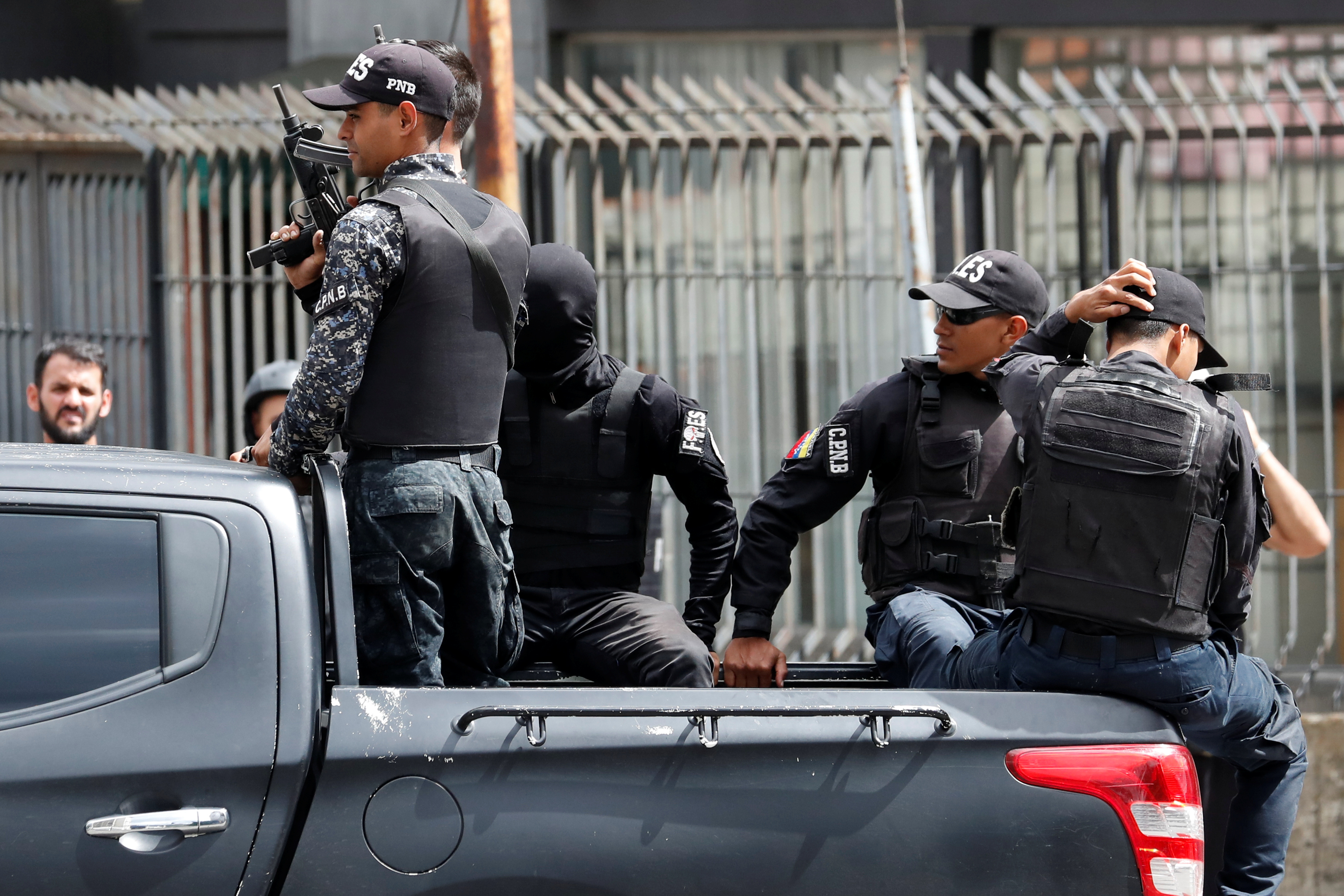 El reportero Darvinson Rojas denunció hostigamiento de las Faes en su casa este #21Mar