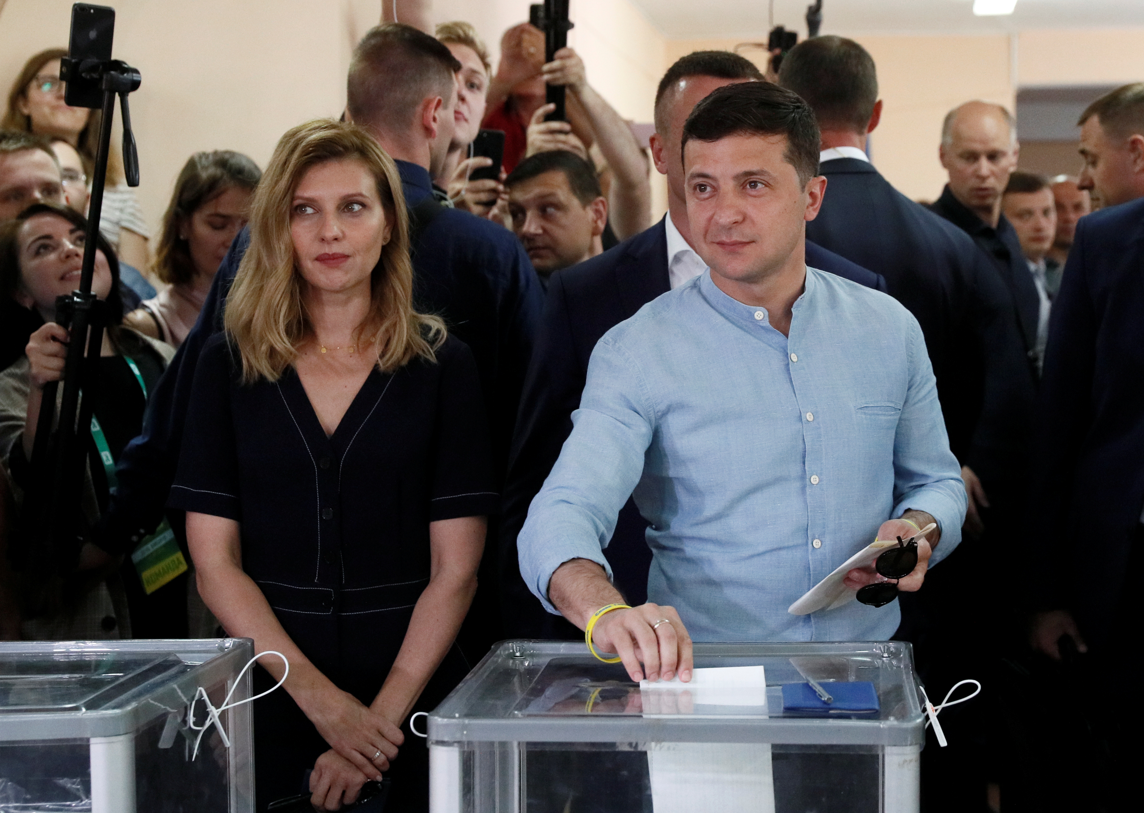 Ucrania celebra elecciones legislativas con el partido de Zelenski como favorito