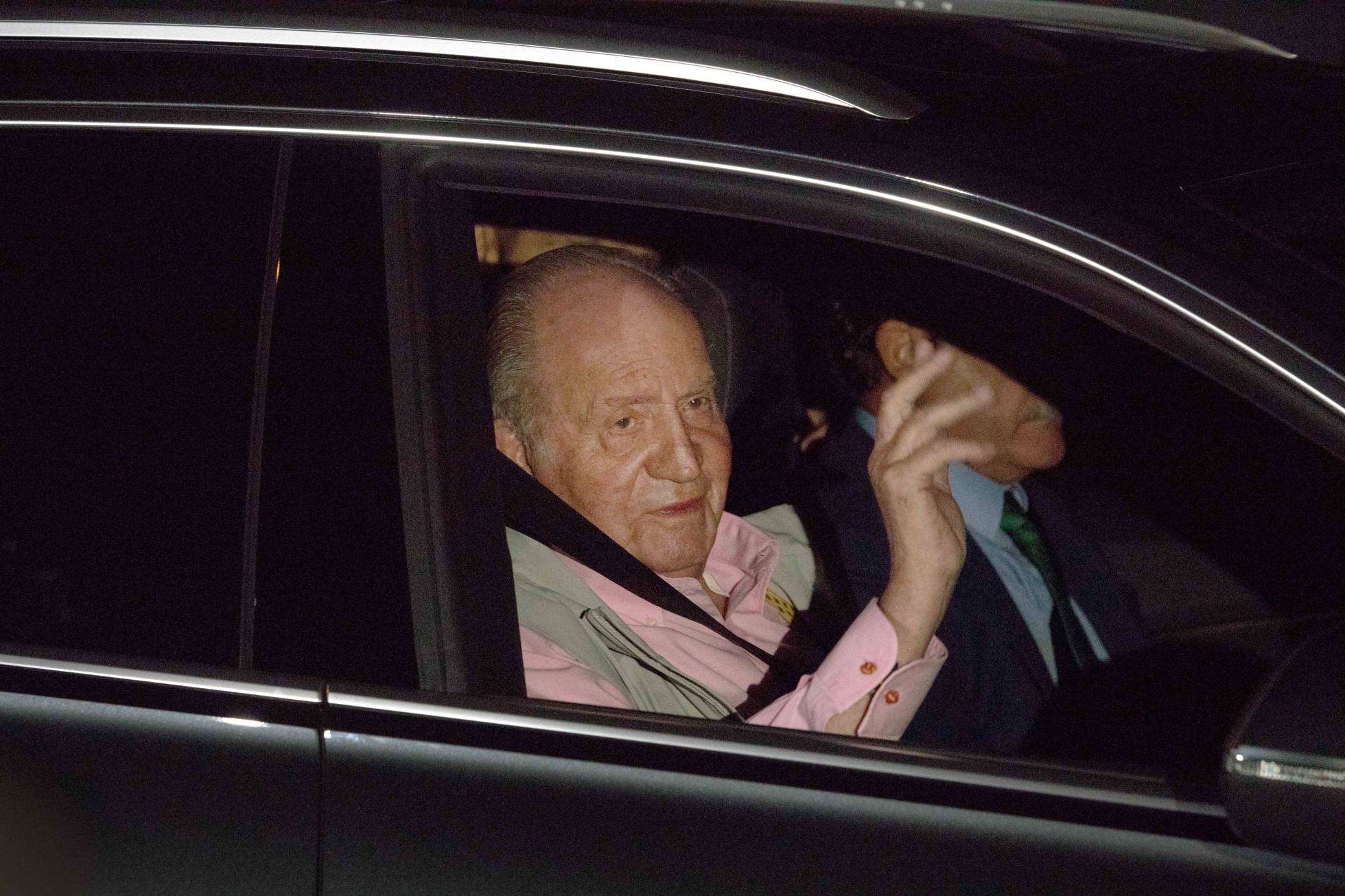 La prensa británica califica de humillante la partida del rey Juan Carlos