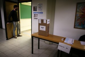 ¿Siguiendo malas mañas? Detienen a fiscal de mesa en Argentina por introducir votos falsos a favor del partido kirchnerista