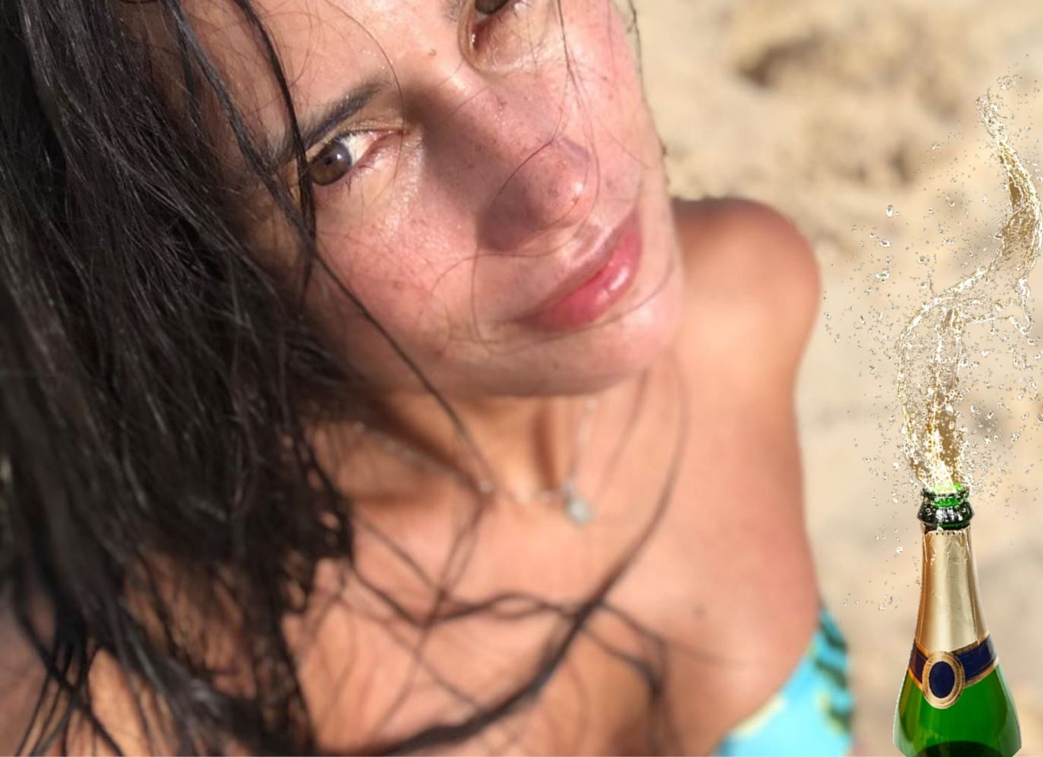 ¿Celebramos con champaña? Así de sexy se ve la esposa de Jorge Reyes en bikini (Foto + VIDEO)