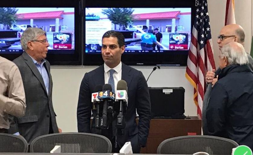 Alcalde de Miami dice que se esperan vientos tropicales ante la llegada del huracán Dorian (Video)