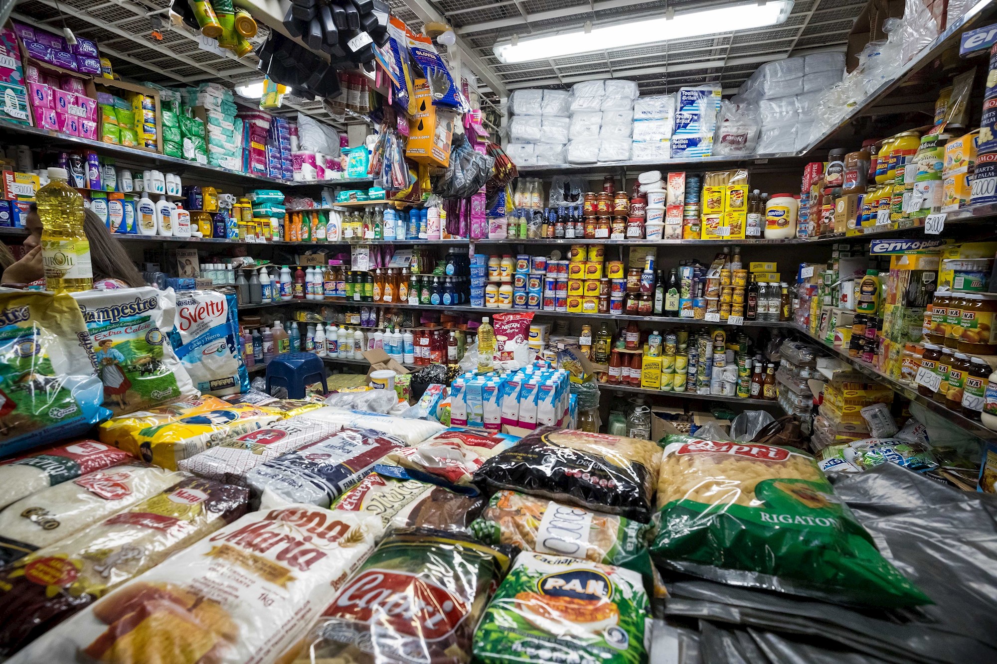 LA LISTA: Conoce los precios EN DÓLARES de los 27 productos regulados por el régimen de Maduro
