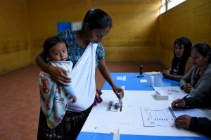 Guatemala elige presidente para enfrentar la pobreza y la violencia