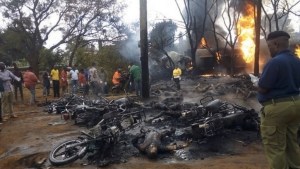 Al menos 60 muertos al estallar un camión cisterna con petróleo en Tanzania