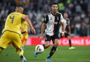 Un penalti de Cristiano Ronaldo le da el triunfo a la Juventus ante el Verona