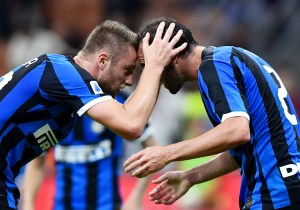 El Inter se lleva el derbi de Milán y conserva el liderato en Serie A
