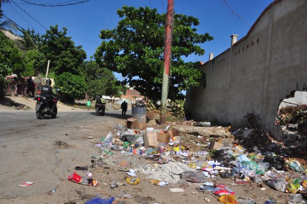 Encuentran feto en un bote de basura en Vargas