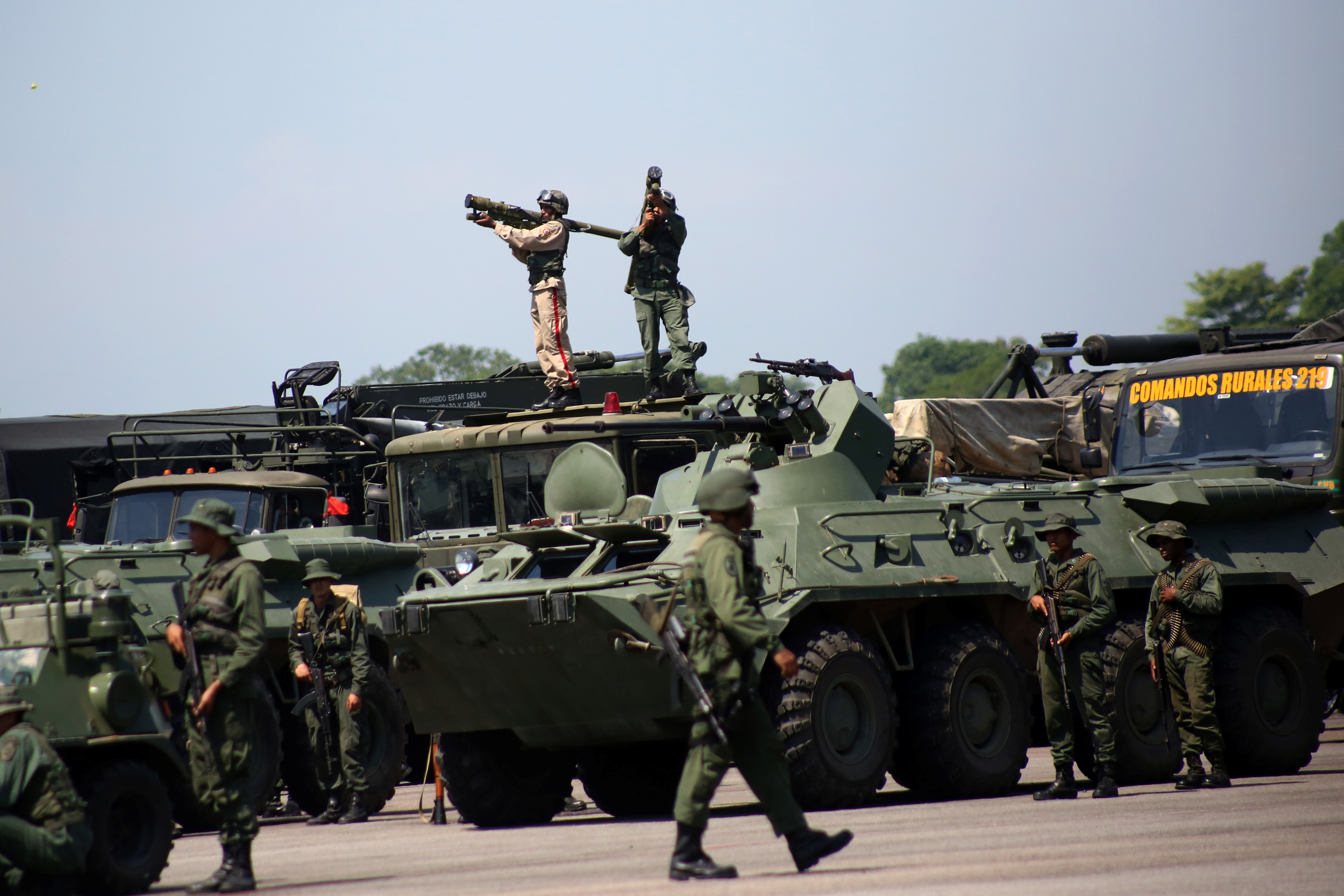 EN FOTOS: Maduro despliega toda su “artillería” en la frontera para prevenir la llegada del enemigo invisible