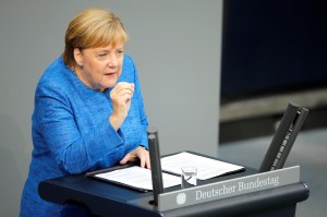 Angela Merkel exhorta a la UE a acordar sus políticas hacia China