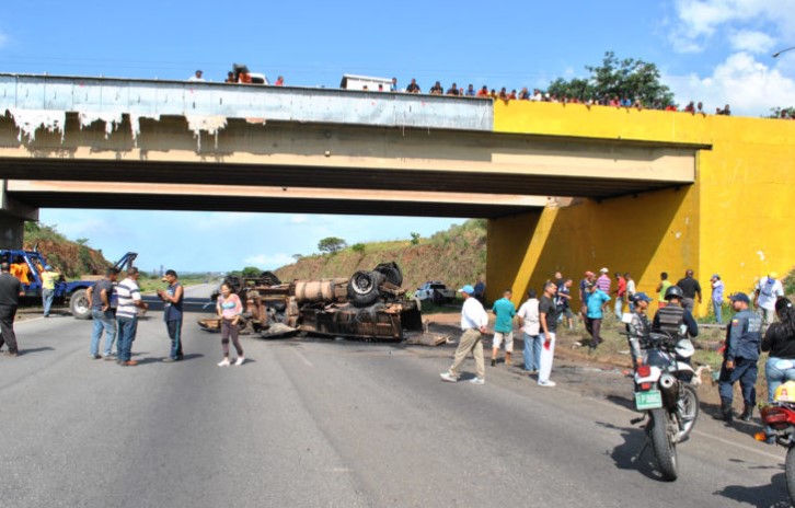 Falleció conductor de camión incendiado en ciudad Bolívar