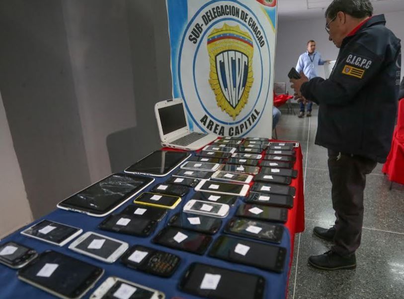 Desmantelan banda de robateléfonos en La Urbina: Los choreaban, modificaban y vendían (FOTOS)
