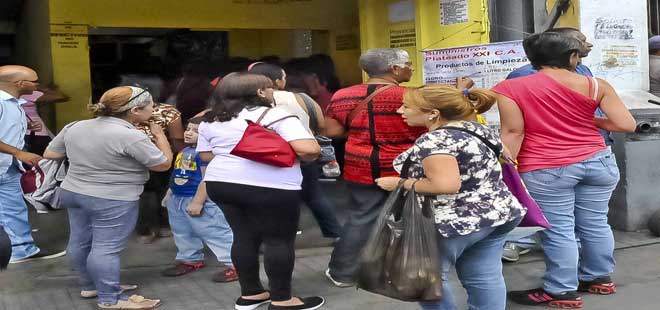 Detergentes líquidos a granel… La solución para aliviar el bolsillo del venezolano