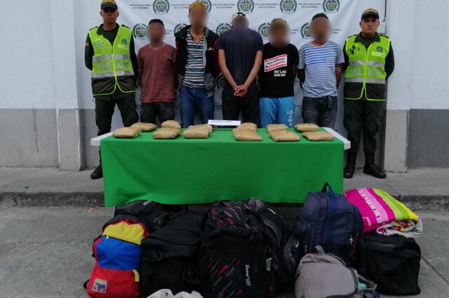 Las maletas que les arruinaron a mochileros venezolanos su travesía por Colombia