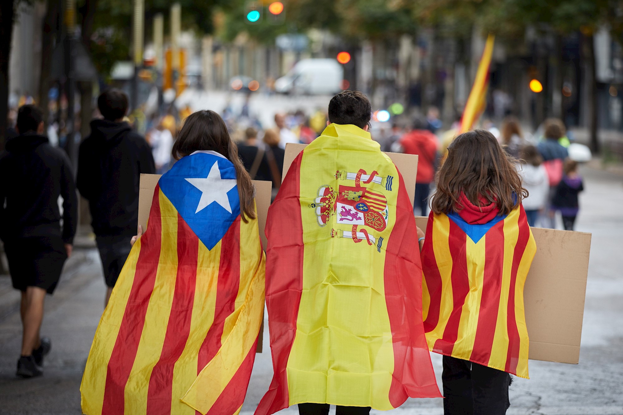 Gobierno español e independentistas catalanes retoman las negociaciones en Barcelona