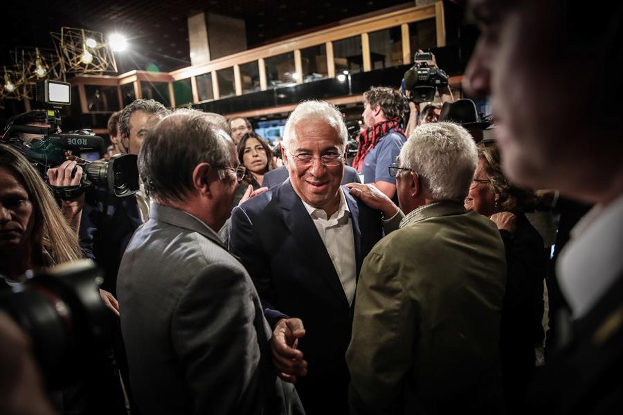 Socialistas de Portugal ganan parlamentarias, aunque no lograrían mayoría