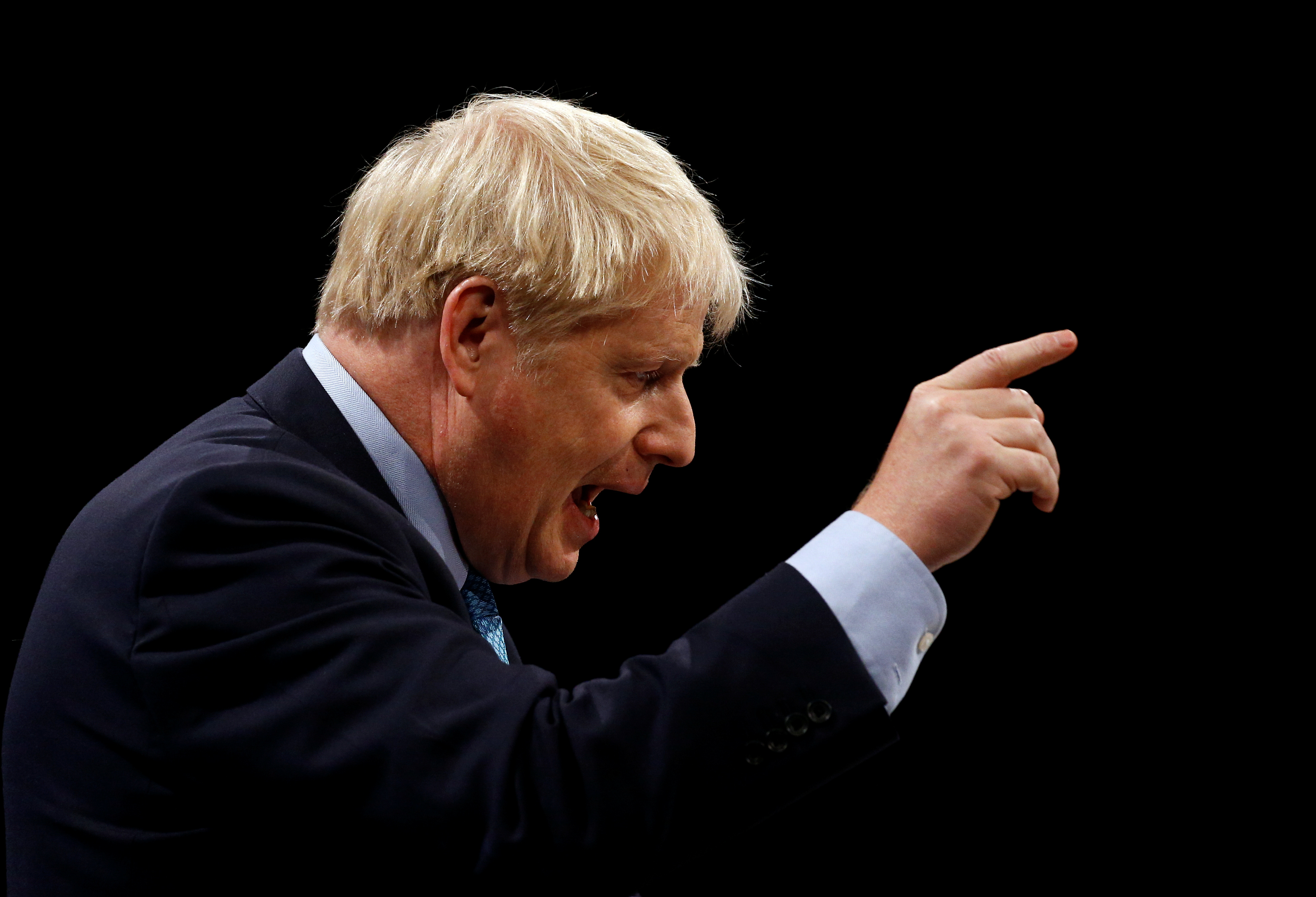 El primer ministro británico Boris Johnson sale de cuidados intensivos