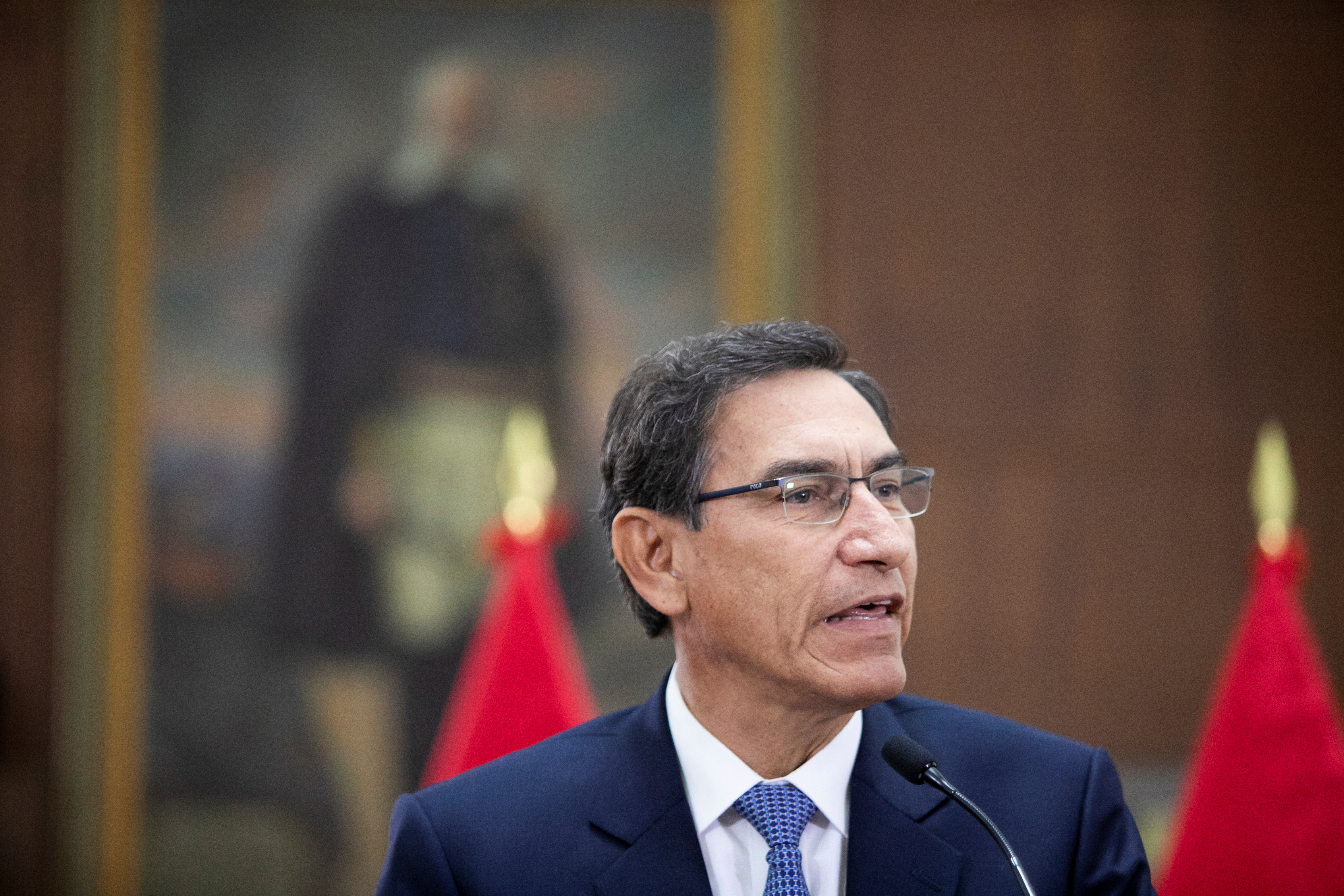 Vizcarra entre las cuerdas: Congreso de Perú abre camino para destituirlo por “incapacidad moral”