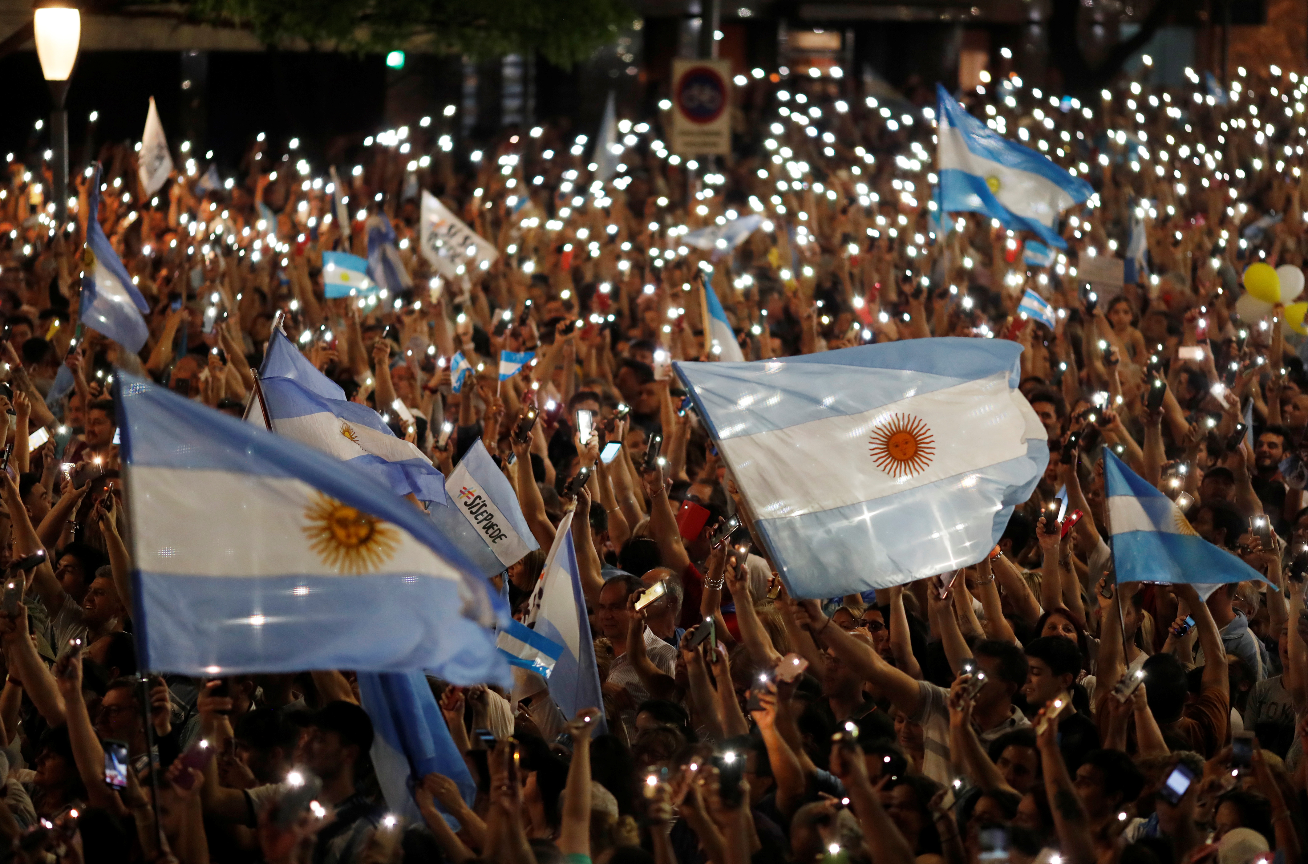 Argentina elige presidente, sumida en una grave crisis económica