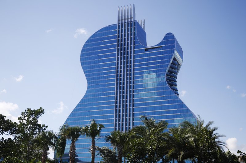 Primer hotel con forma de guitarra del mundo abre a lo grande en EEUU