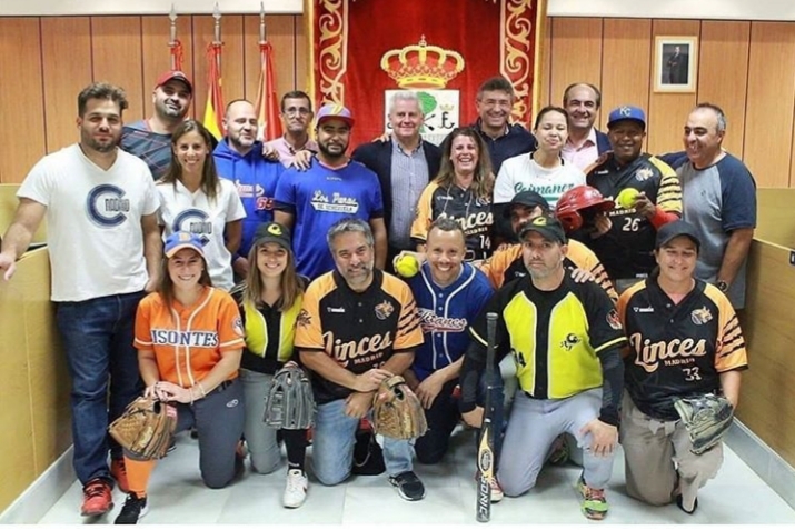 Venezolanos, españoles y dominicanos darán vida a liga de softball en tierras españolas (FOTOS)