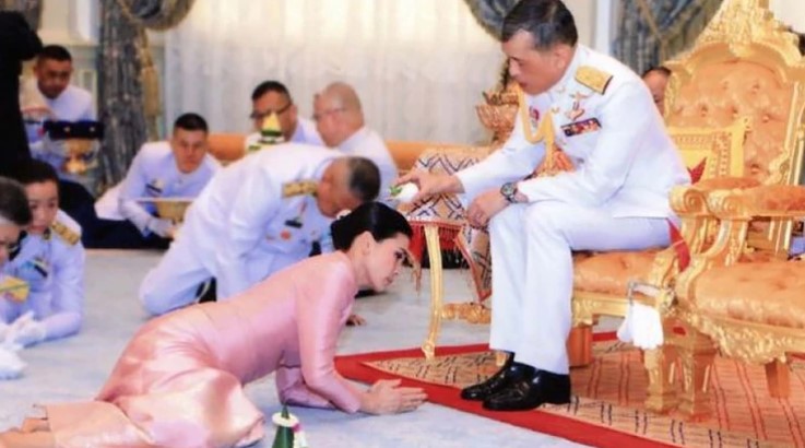 El insólito, mujeriego y poderoso rey de Tailandia: Cuatro esposas maltratadas y una concubina repudiada
