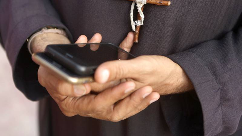 Un sacerdote envía imagen pornográfica a decenas de padres de sus alumnos de catequesis