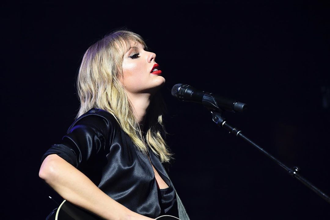 XL: Taylor Swift presume de su nueva PECHO-nalidad (FOTO)