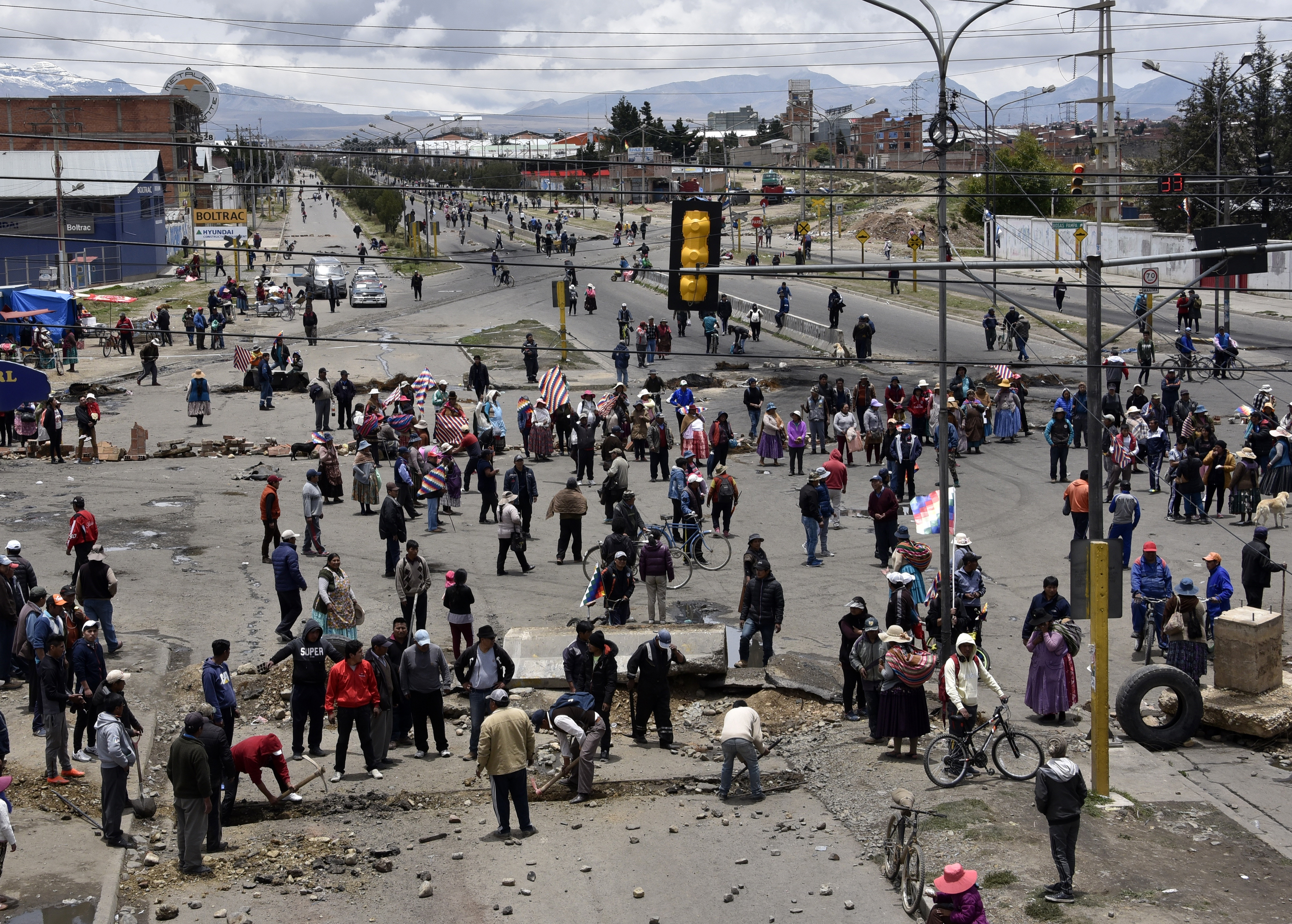 Líderes bolivianos invocan fin de la violencia; Bachelet teme una situación fuera de control