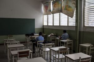 Venezuela registra menos estudiantes, menos escuelas y menos docentes en el país, según el INE