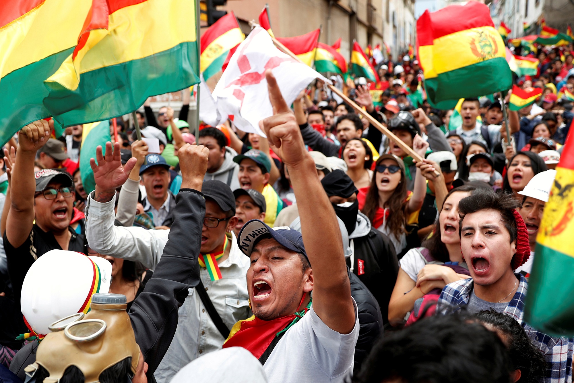 Funcionarios denuncian que les amenazaban para que apoyaran a Evo Morales