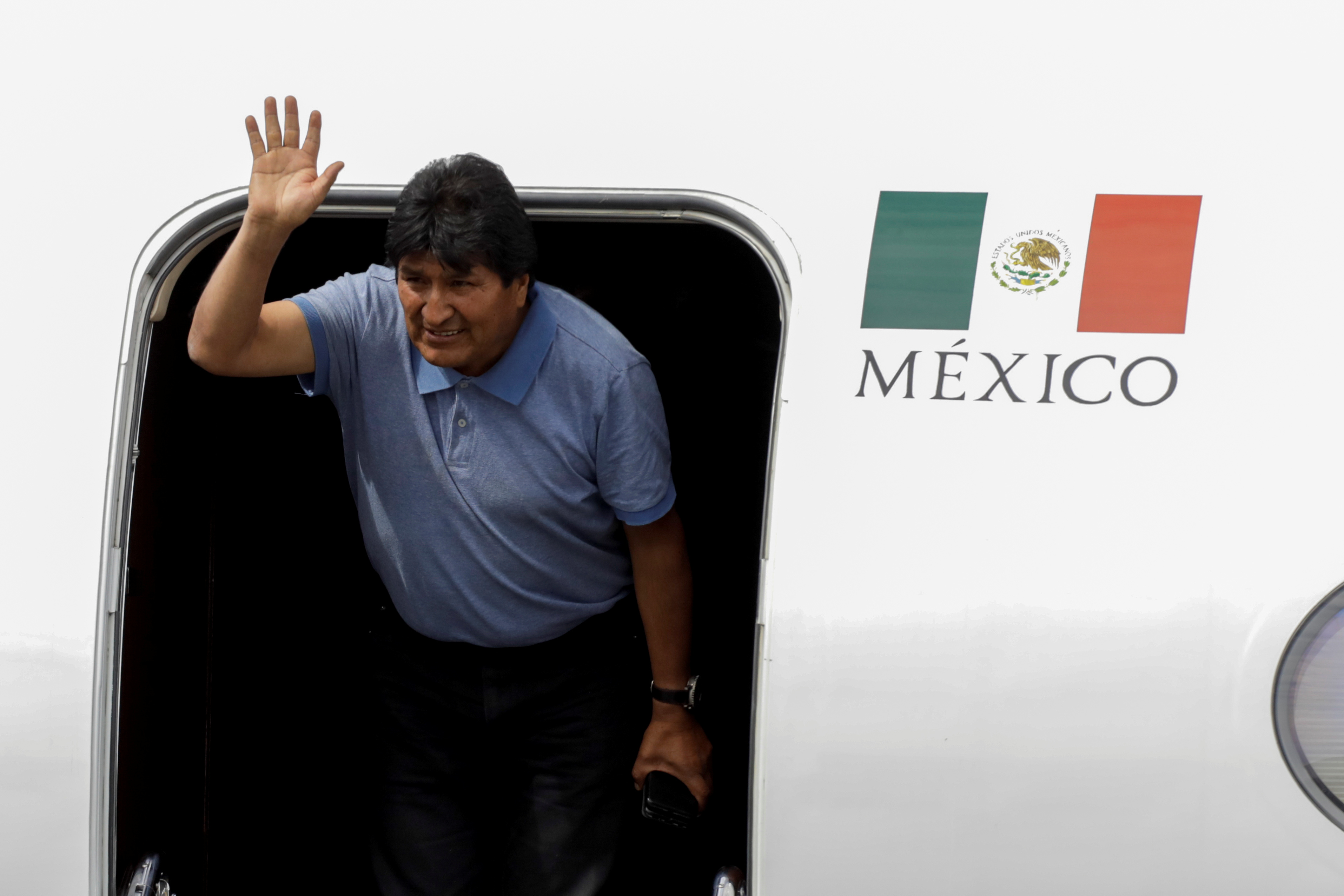 Presidente mexicano reveló que avión que trasladaba a Evo Morales estuvo a punto de ser derribado