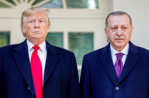 Trump presume de su “larga amistad” con Erdogan al recibirlo en la Casa Blanca (FOTOS)