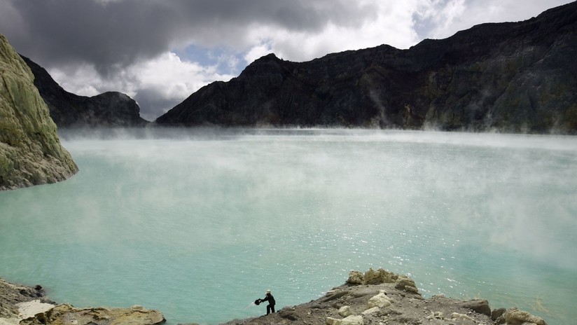 ¡Increíble! Dron grabó su descenso en el cráter de un volcán de más de 2.700 metros de altura (VIDEO)