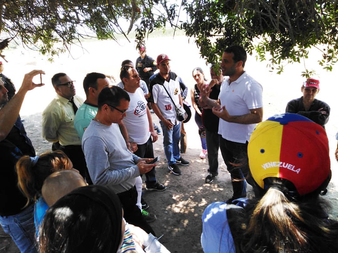 Scull se comprometió a atender las necesidades de los venezolanos en Chorrillos