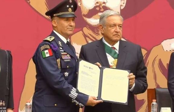 López Obrador asciende al piloto que trasladó a Evo Morales hasta México