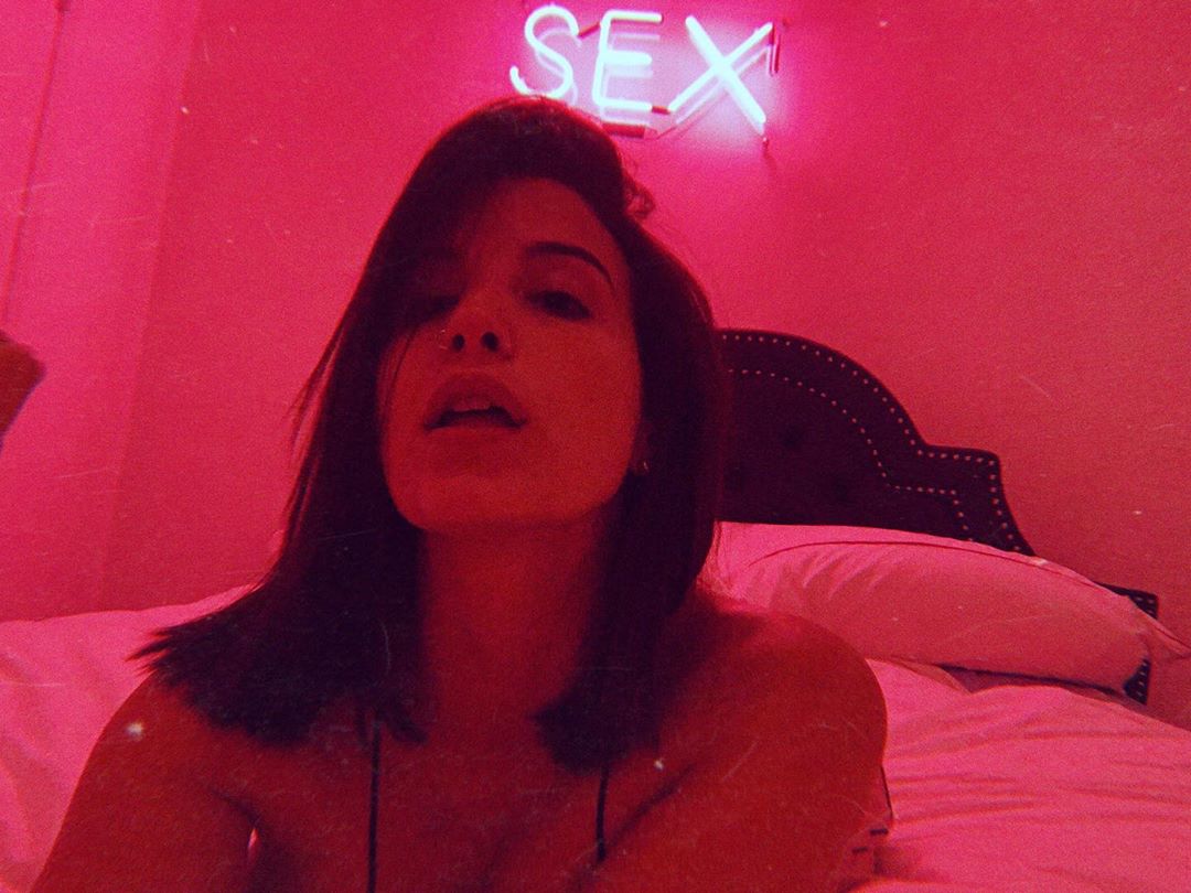 Sin tener que escenas explícitas que grabar, estrella porno venezolana se puso a inventar en Instagram (FOTO)
