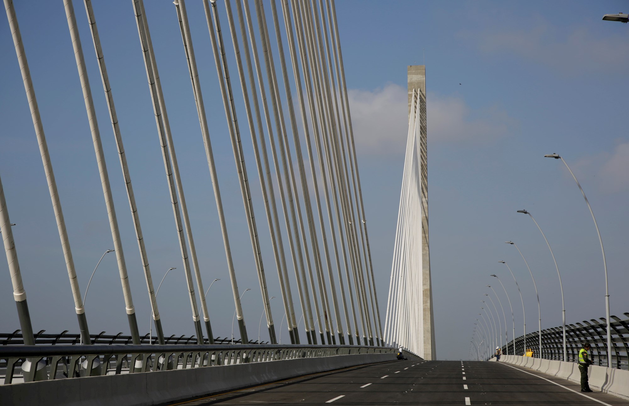 Colombia inaugura el puente más ancho de Latinoamérica