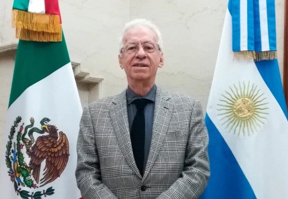 VIDEO: Embajador de México en Argentina hurtó un libro a emblemática librería de Buenos Aires